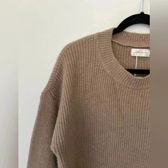 Little White House crewneck knit  sweater - Picture 3 of 12